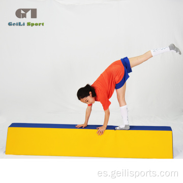 Entrenamiento de rendimiento de destreza de gimnasia con viga de equilibrio de piso